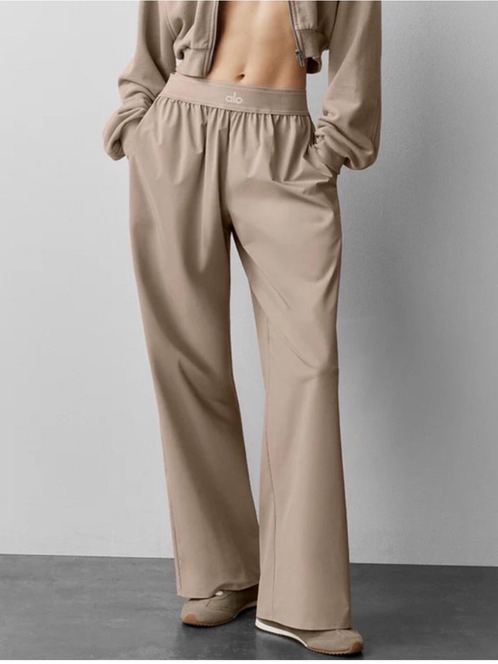 ALO Yoga suit up trouser Taupe Relaxed High-Rise - Picture 2 of 3